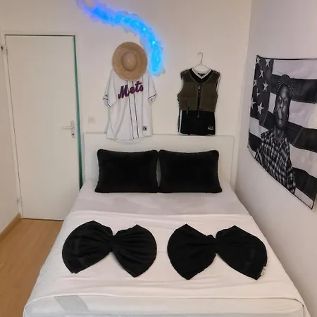 King Size Bed 5 Min Metro Paris Orly Alloggio in famiglia *